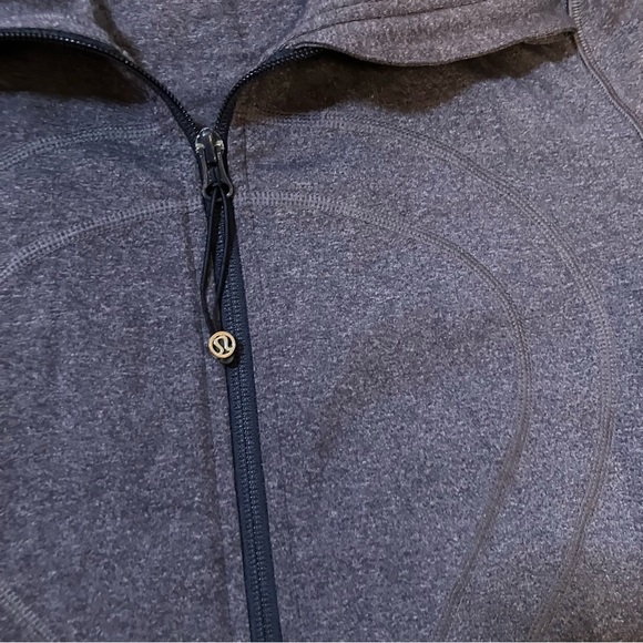 Lululemon navy blue zip up jacket.  Longer style. EUC! Zipper pockets - Picture 3 of 7